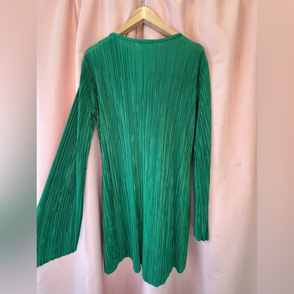 BOOHOO GREEN PLISSE COLUMN SHIFT DRESS - Picture 4 of 6